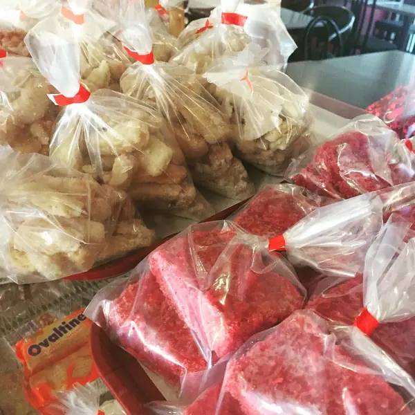 Sugar Cake &amp; Kurma, Tropical Paradise